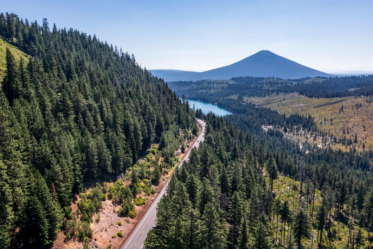 Scenic road through the mountains of Southern Oregon